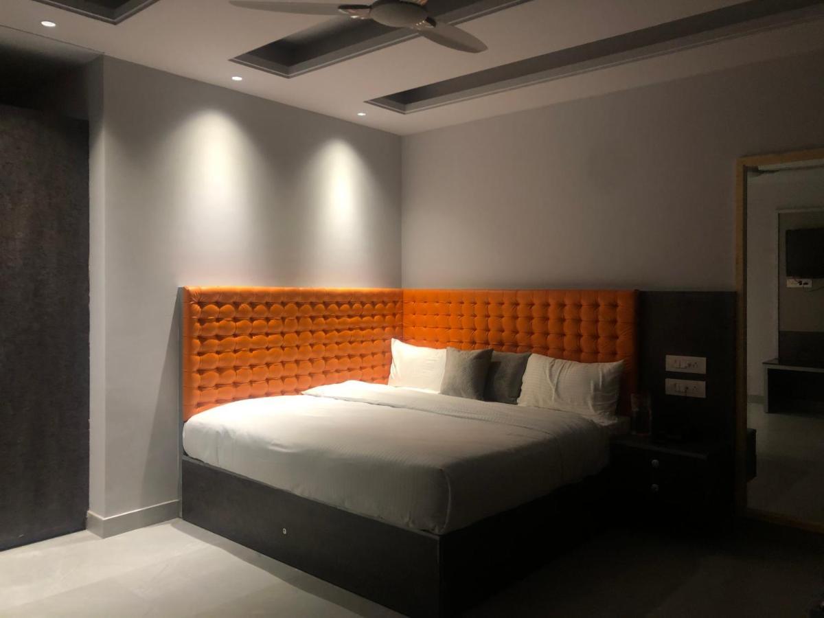 The Westberry 50Mtrs Offroading And 50 Mtrs Nature Path Bed & Breakfast Shimla Bagian luar foto