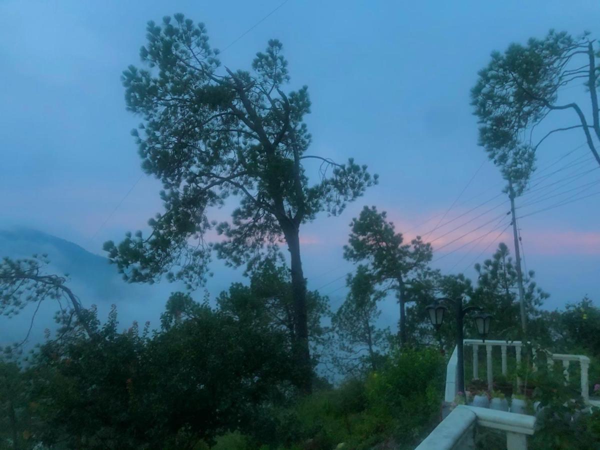 The Westberry 50Mtrs Offroading And 50 Mtrs Nature Path Bed & Breakfast Shimla Bagian luar foto