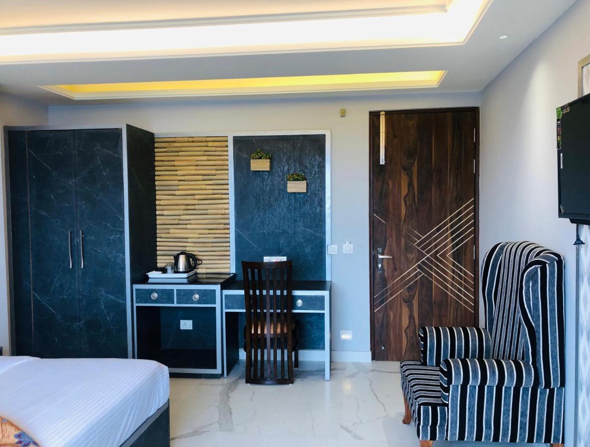 The Westberry 50Mtrs Offroading And 50 Mtrs Nature Path Bed & Breakfast Shimla Bagian luar foto