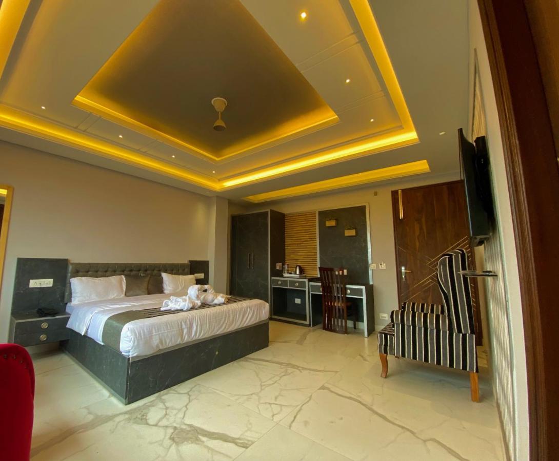 The Westberry 50Mtrs Offroading And 50 Mtrs Nature Path Bed & Breakfast Shimla Bagian luar foto