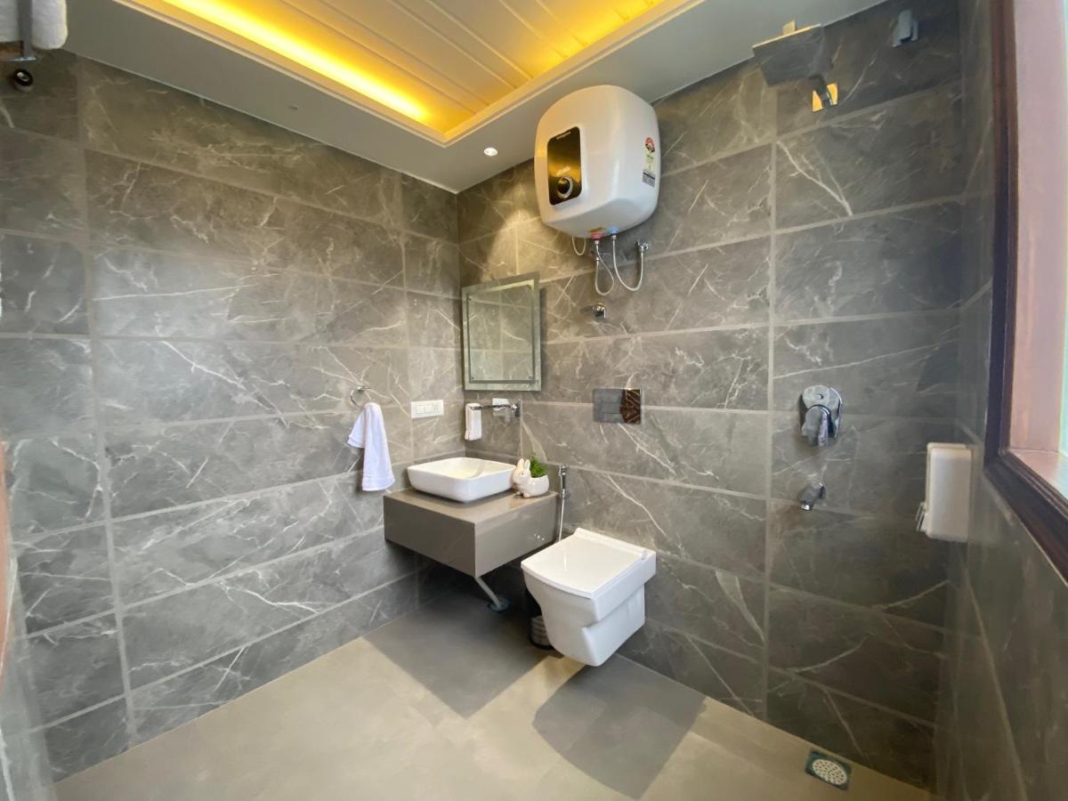 The Westberry 50Mtrs Offroading And 50 Mtrs Nature Path Bed & Breakfast Shimla Bagian luar foto