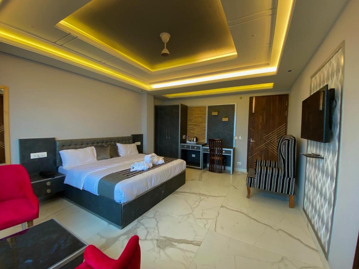 The Westberry 50Mtrs Offroading And 50 Mtrs Nature Path Bed & Breakfast Shimla Bagian luar foto