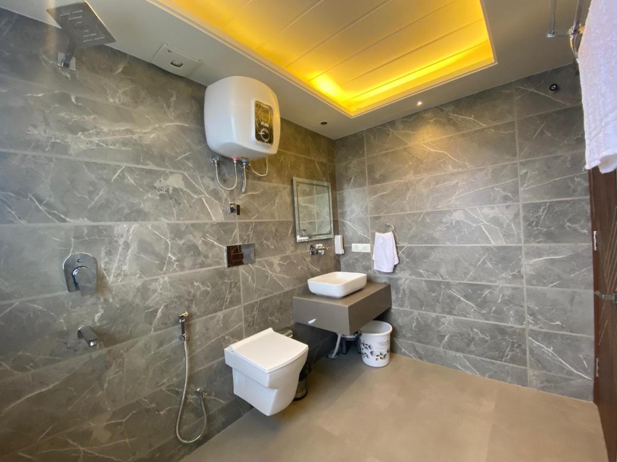 The Westberry 50Mtrs Offroading And 50 Mtrs Nature Path Bed & Breakfast Shimla Bagian luar foto