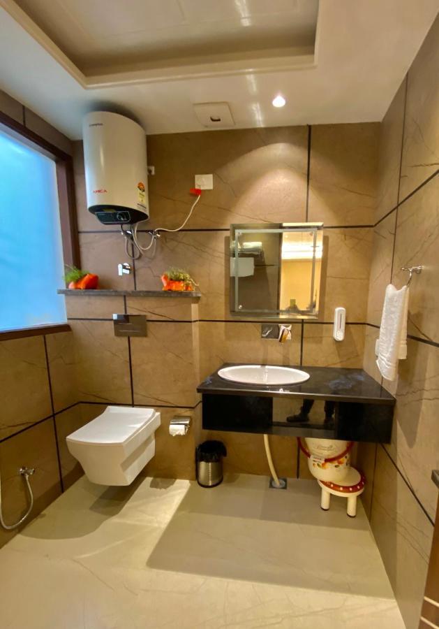The Westberry 50Mtrs Offroading And 50 Mtrs Nature Path Bed & Breakfast Shimla Bagian luar foto