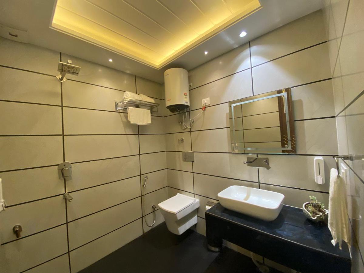 The Westberry 50Mtrs Offroading And 50 Mtrs Nature Path Bed & Breakfast Shimla Bagian luar foto